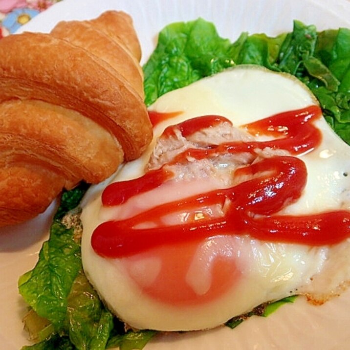 チーズ・ツナの目玉焼きとクロワッサン♬